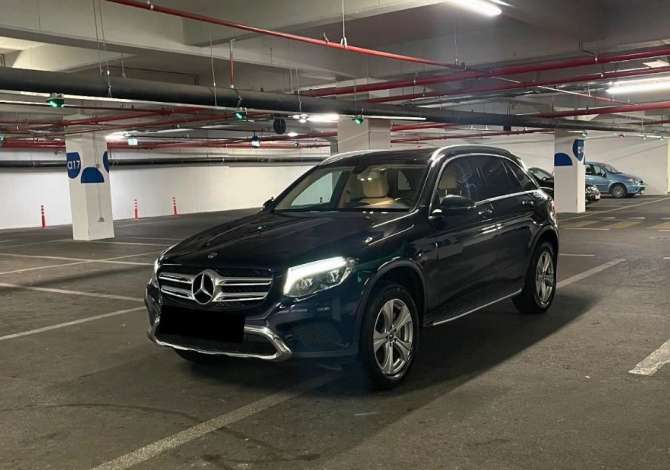 Car Rental Mercedes-Benz 2018 supplied with Gasoline Car Rental in Tirana near the "Zone Periferike" area .This Automatik 