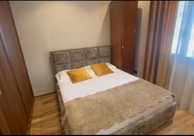 Daily rent and beach room in Vlore 1+1 Furnished  The house is located in Vlore the "Lungomare" area and is .
This Dail