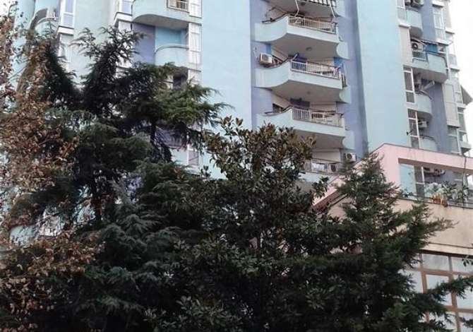 Casa in vendita a Tirana 2+1 SemiArredato  La casa si trova a Tirana nella zona "Sheshi Shkenderbej/Myslym Shyri"