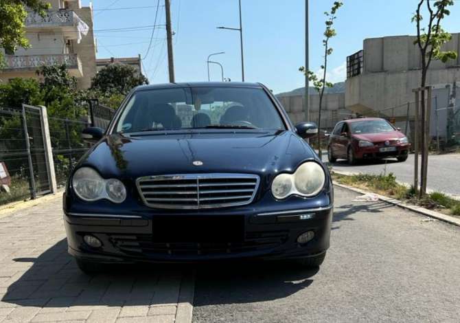 Noleggio Auto Albania Mercedes-Benz 2007 funziona con Diesel Noleggio Auto Albania a Tirana vicino a "Zone Periferike" .Questa Aut