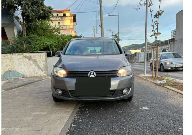 Car Rental Volkswagen 2012 supplied with Gasoline Car Rental in Tirana near the "Zone Periferike" area .This Manual Vol