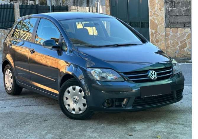 Car Rental Volkswagen 2008 supplied with Diesel Car Rental in Tirana near the "Zone Periferike" area .This Automatik 