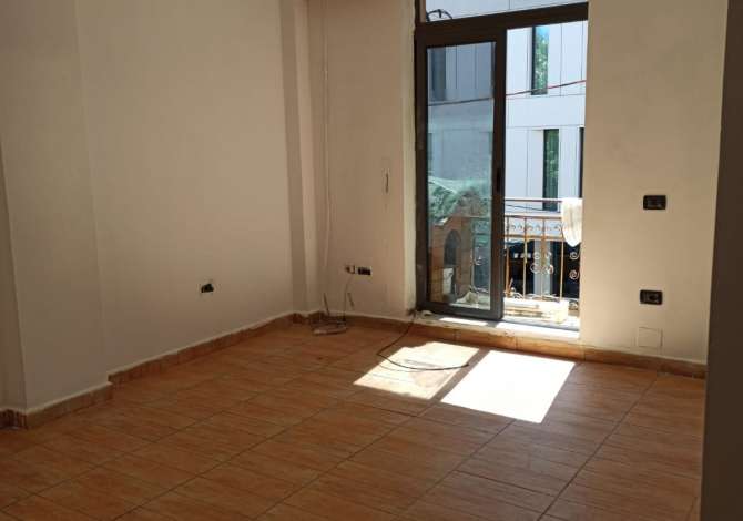 Apartament me qera 3+1 - Qender Tirane Apartament 3+1 me qera
ne qender
e pa mobiluar
kati 3
 120m2 
600 €
 

