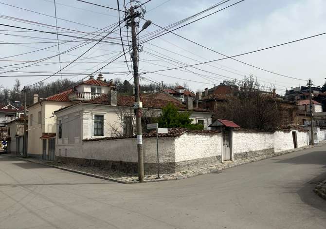 House for Sale in Korce 4+1 Emty  The house is located in Korce the "Central" area and is .
This House 