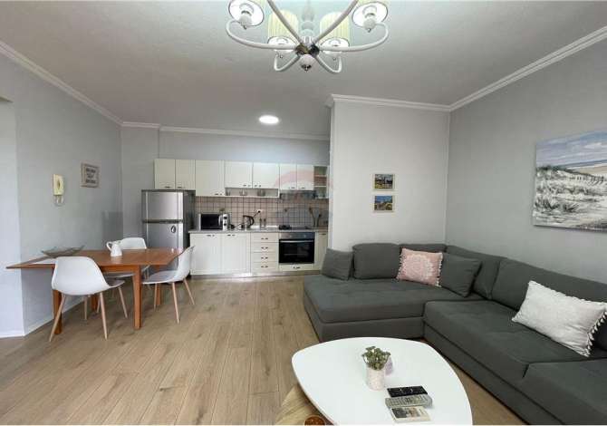 Jepet Apartament me Qira - Rruga e Elbasanit  Ofrohet me qira apartament i tipologjise 1+1+ballkon ne nje zone te qete fare pr