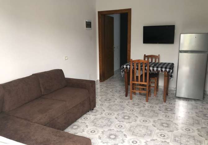 Apartament me qera 1+1 300€ Spitali Amerikan 2 Tirana 