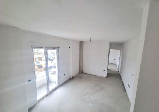 House for Sale in Tirana 1+1 Emty  The house is located in Tirana the "Ysberisht/Kombinat/Selite" area an