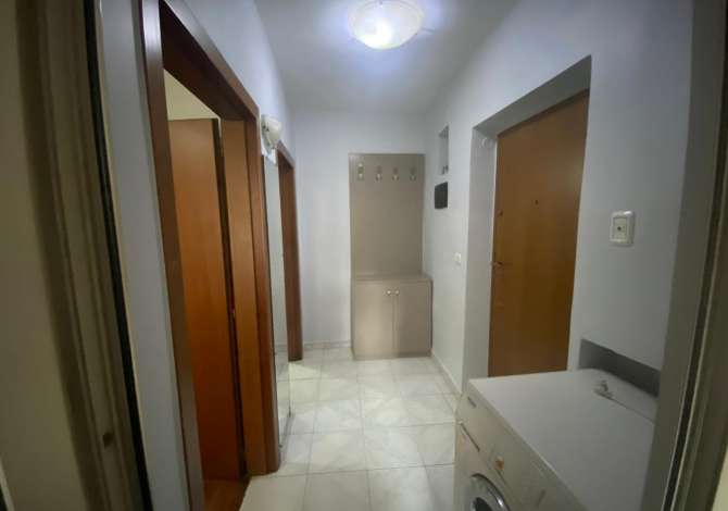 Apartament me Qera Rruga Mini Peza, Tirane Apartamenti nodhet ne katin e trete, i cili eshte plotesisht i mobiluar. apartam