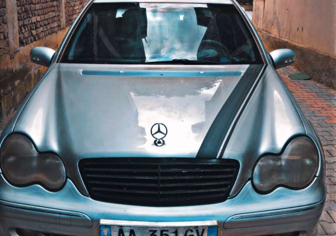 Auto in Vendita Mercedes-Benz 2001 funziona con benzina-gas Auto in Vendita a Korca vicino a "Qender" .Questa Manual Mercedes-Ben