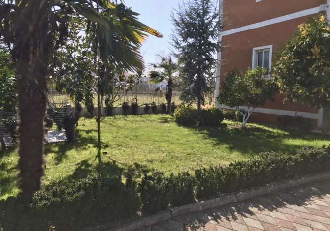  La casa si trova a Tirana nella zona "Kamez/Paskuqan" che si trova 8.1