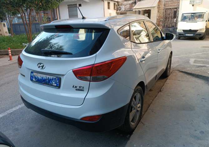 Car for sale Hyundai 2011 supplied with Diesel Car for sale in Berati near the "Qendra" area .This Manual Hyundai Ca