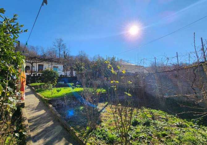  The house is located in Tirana the "Zone Periferike" area and is 4.65 