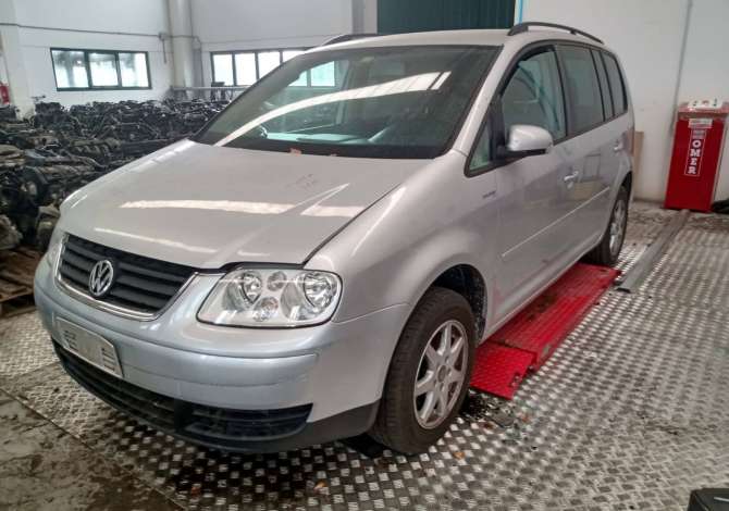 Volkswagen Touran, viti 2006, automat benzinë, e sapoardhur me 0 kilometra në Shqipëri, çmontohet  Volkswagen Touran, viti 2006, automat benzinë, e sapoardhur me 0 kilometra në 