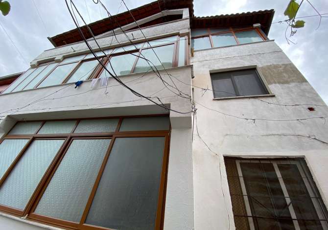 Casa in vendita a Tirana 5+1 Vuoto  La casa si trova a Tirana nella zona "Stacioni trenit/Rruga e Dibres" 