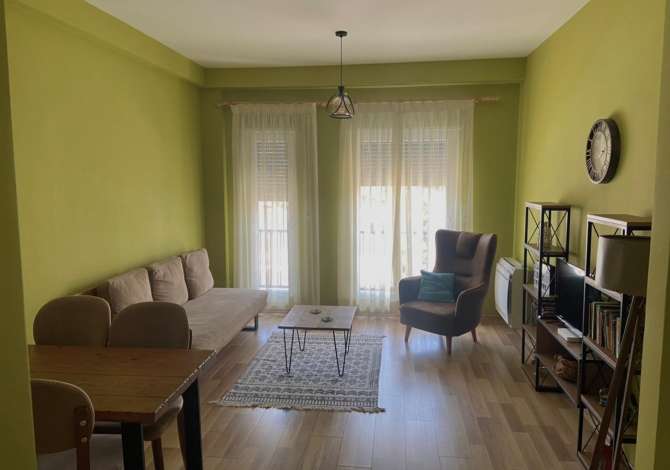 Daily rent and beach room in Tirana 1+1 Furnished  The house is located in Tirana the "Don Bosko" area and is .
This Dai