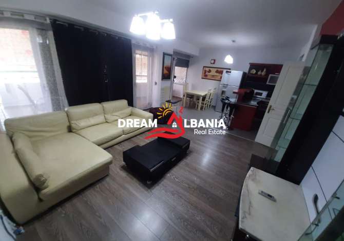 Casa in affitto a Tirana 3+1 Arredato  La casa si trova a Tirana nella zona "Stacioni trenit/Rruga e Dibres" 