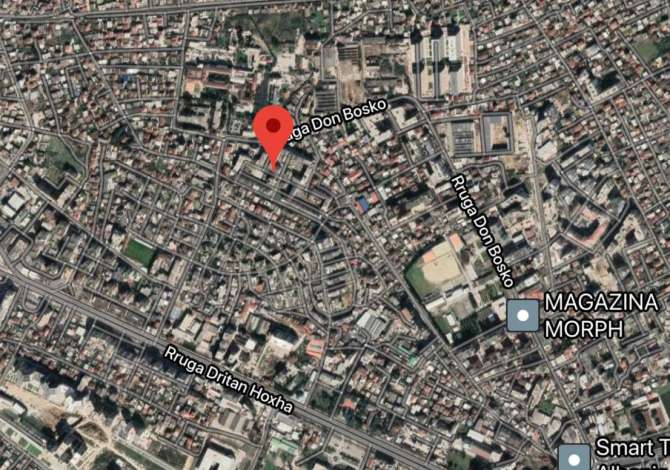  La casa si trova a Tirana nella zona "Laprake" che si trova  km dal ce