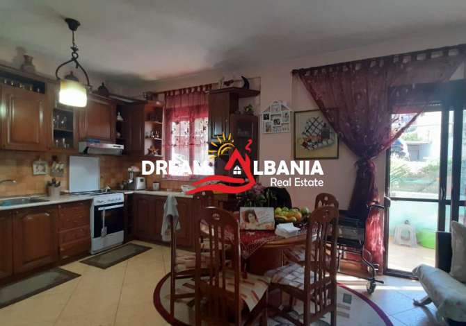 Casa in vendita a Tirana 2+1 Arredato  La casa si trova a Tirana nella zona "Kodra e Diellit" che si trova ,
