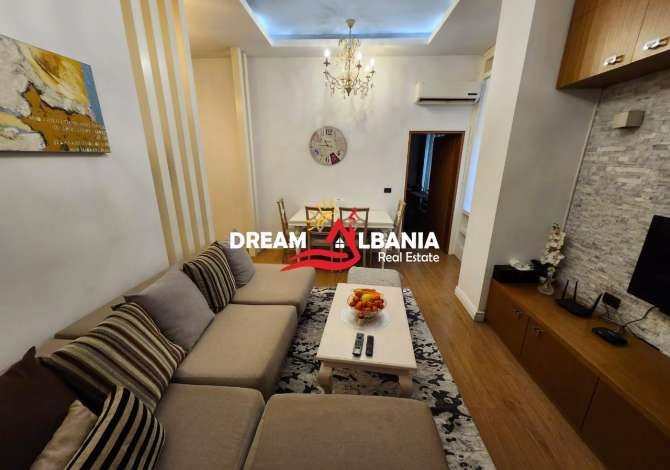 Casa in vendita a Tirana 2+1 Arredato  La casa si trova a Tirana nella zona "21 Dhjetori/Rruga e Kavajes" che