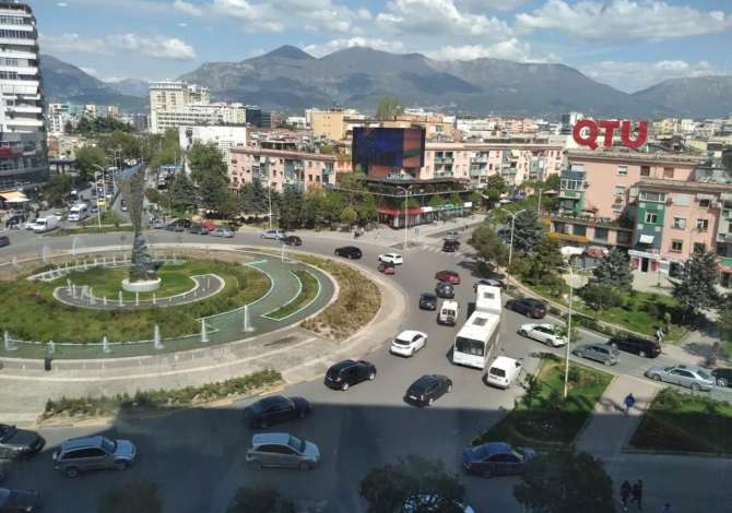  La casa si trova a Tirana nella zona "Rruga e Durresit/Zogu i zi" che 