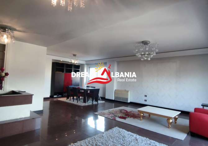 Casa in vendita a Tirana 3+1 Arredato  La casa si trova a Tirana nella zona "Blloku/Liqeni Artificial" che si