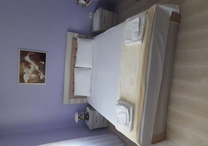 Daily rent and beach room in Pogradec 1+1 Furnished  The house is located in Pogradec the "Central" area and is .
This Dai