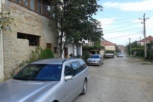  The house is located in Korce the "Central" area and is  km from city 