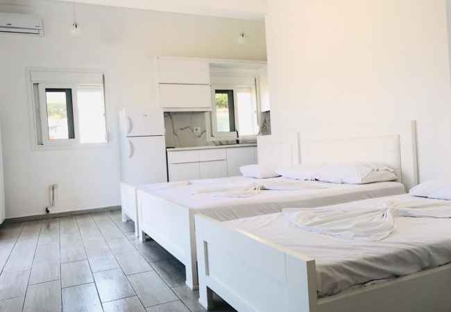  The house is located in Sarande the "Central" area and is 1.73 km from