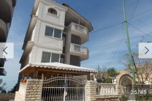  The house is located in Sarande the "Central" area and is 0.88 km from
