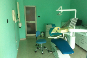 Jepet me qera Klinike Dentare, Cmimi 45 000 leke (Kombinat, buze rruges kryesore) Zona/rruga : rruga kryesore kombinat njesia nr.6

jepet me qera klinike dentar