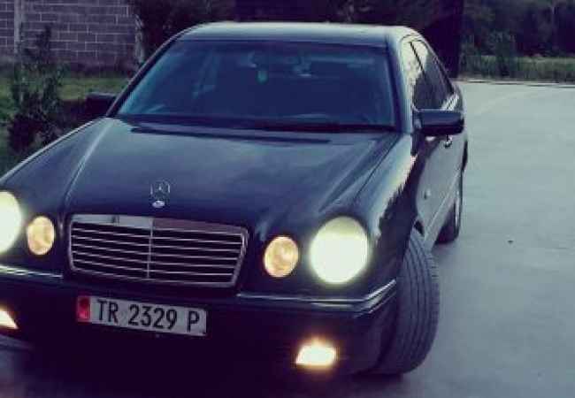 Jepet makine me qera Mercedes-Benz_Eclass_210#220_Cdi --15 € / dita  Jepet makine me qera Mercedes-Benz_Eclass_210#220_Cdi ==15 € / dita
Benz-Ecla