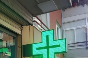  Shitet biznes farmacie ne nje zone shume te frekuentuar te Tiranes, me kontarate