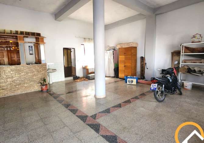  The house is located in Shkoder the "Central" area and is 1.56 km from