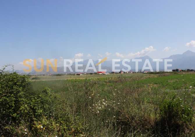 Tokë në shitje në Vrakë Sun Real Estate ofron për shitje një tokë në zonën e Vrakës me sipërfaqe 