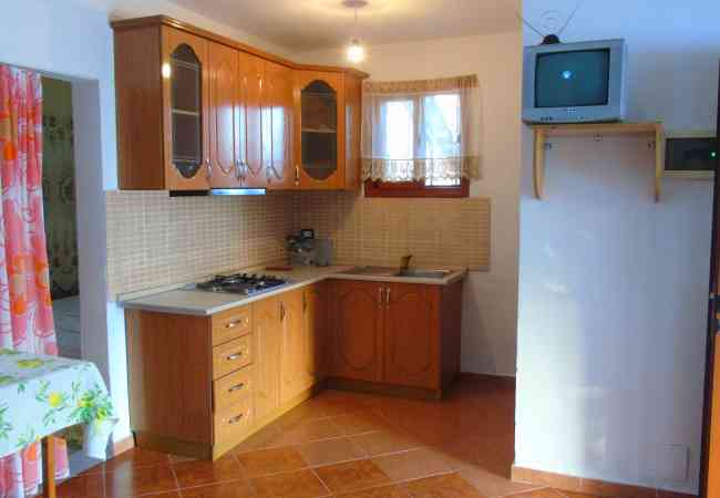  The house is located in Vlore the "Radhime" area and is 9.43 km from c