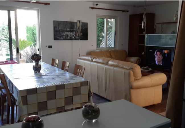  The house is located in Kavaje the "Qerret" area and is 11.61 km from 