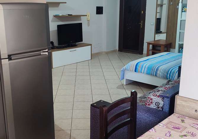 Daily rent and beach room in Vlore 1+0 Furnished  The house is located in Vlore the "Lungomare" area and is .
This Dail