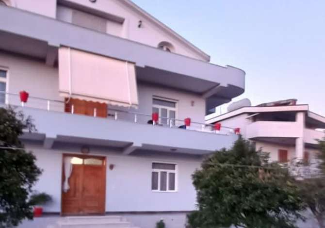 Daily rent and beach room in Durres 3+1 Furnished  The house is located in Durres the "Central" area and is .
This Daily