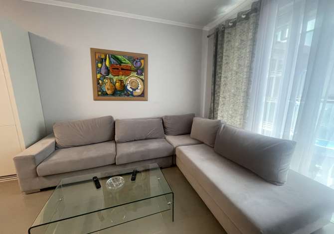  apartments for rent, the apartment is organized by two bedrooms, a bathroom, a l