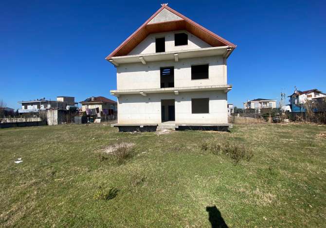  La casa si trova a Tirana nella zona "Kamez/Paskuqan" che si trova 8.1