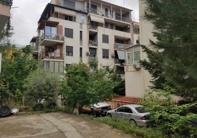  The house is located in Tirana the "Liqeni i thate/Kopshti botanik" ar