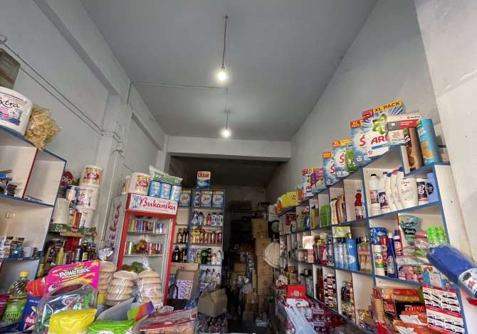  Shitet dyqan+truall ne nje zone teper te favorshme, ne qytetin e Elbasanit. Dyqa