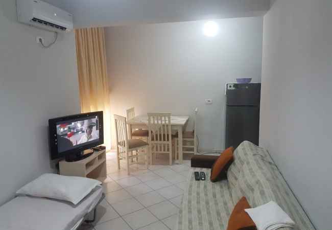 Daily rent and beach room in Vlore 2+1 Furnished  The house is located in Vlore the "Orikum" area and is .
This Daily r