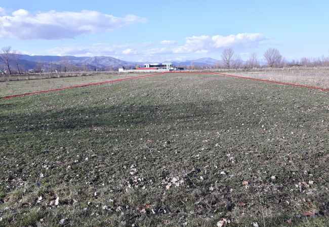 SOLD OUT LAND IN KORICA Land for sale in Korça. The land area is 3403 m², has regular mortgage documen