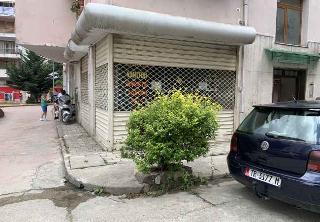  Okazion! Shitet dyqan + garazh ( te dyja 60 metra katror) ne rrugen Dritan Hoxha