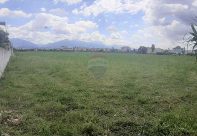 Land for sale, Kamez The land has an area of 3000 m2, 60 EUR   m2 and has regular documentation, with