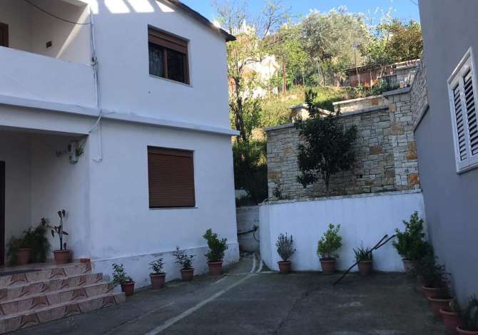  The house is located in Vlore the "Central" area and is 1.42 km from c