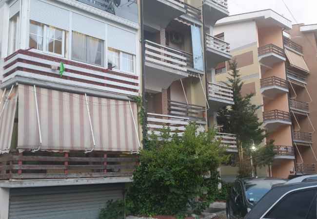Daily rent and beach room in Durres 2+1 Furnished  The house is located in Durres the "Shkembi Kavajes" area and is (<